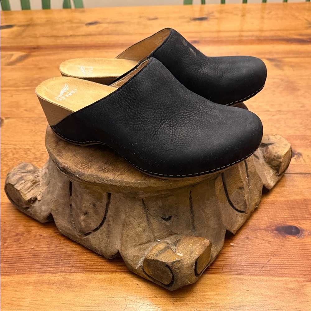 Dansko Black Textured Mules- perfect for fall!